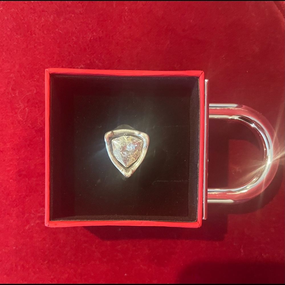 UNO de 50 ring Sz approximately 7 1/2 + excellent condition